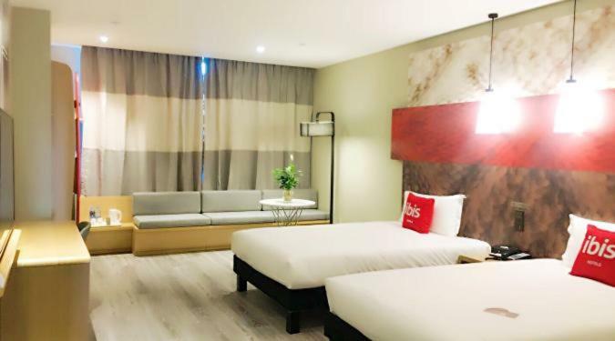 Ibis Urumqi Weixing Square Hotel Exteriér fotografie