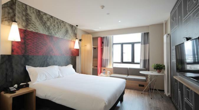 Ibis Urumqi Weixing Square Hotel Exteriér fotografie